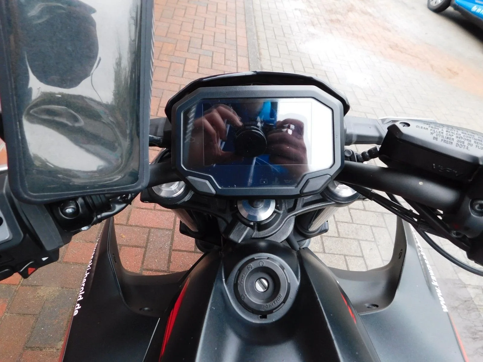 Kawasaki Z650 ABS 1 Hand