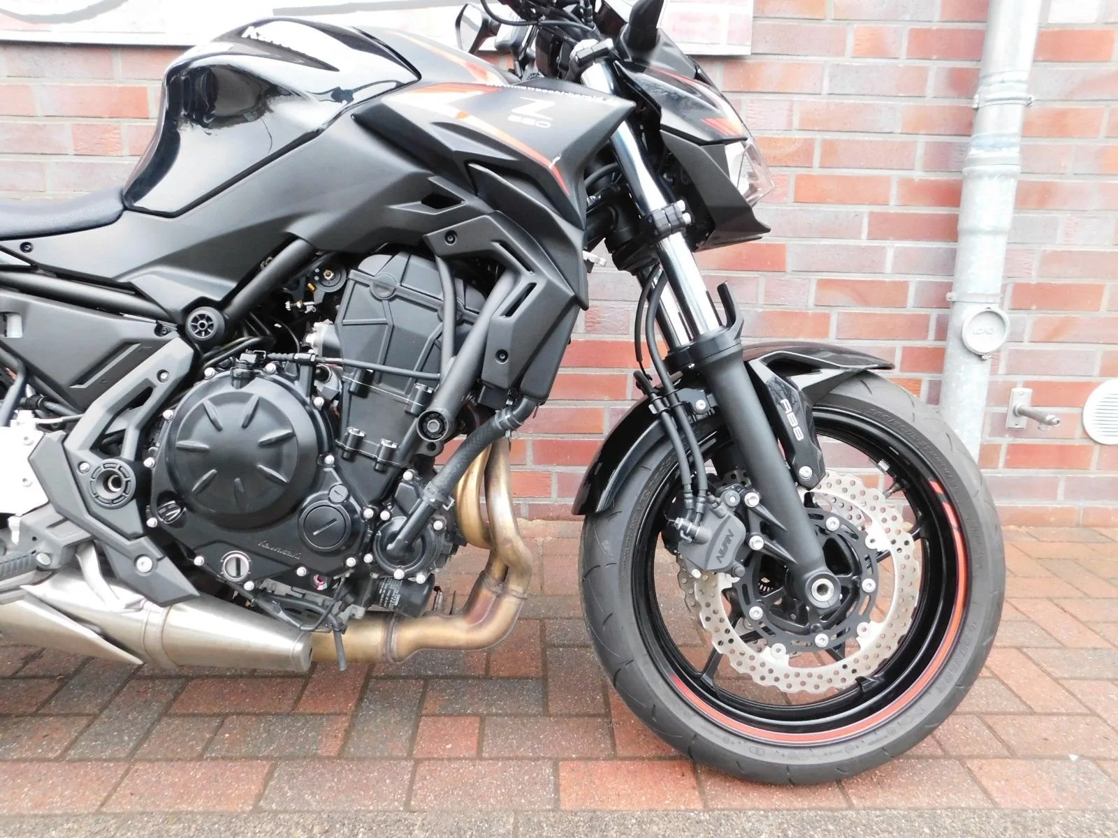 Kawasaki Z650 ABS 1 Hand