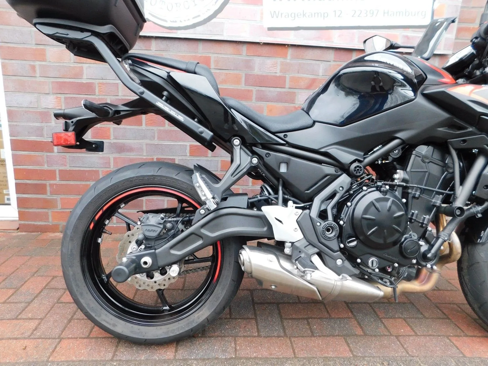 Kawasaki Z650 ABS 1 Hand