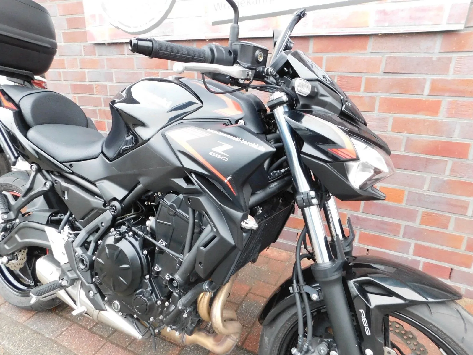 Kawasaki Z650 ABS 1 Hand