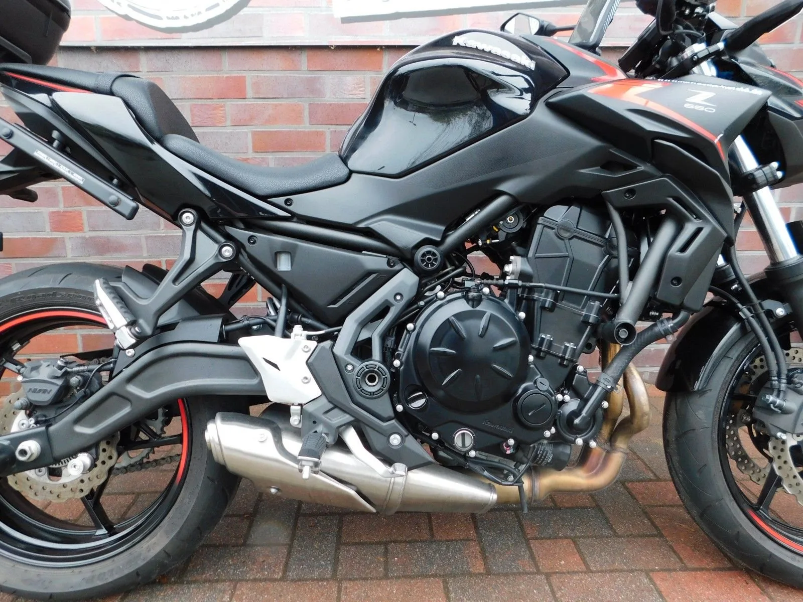 Kawasaki Z650 ABS 1 Hand