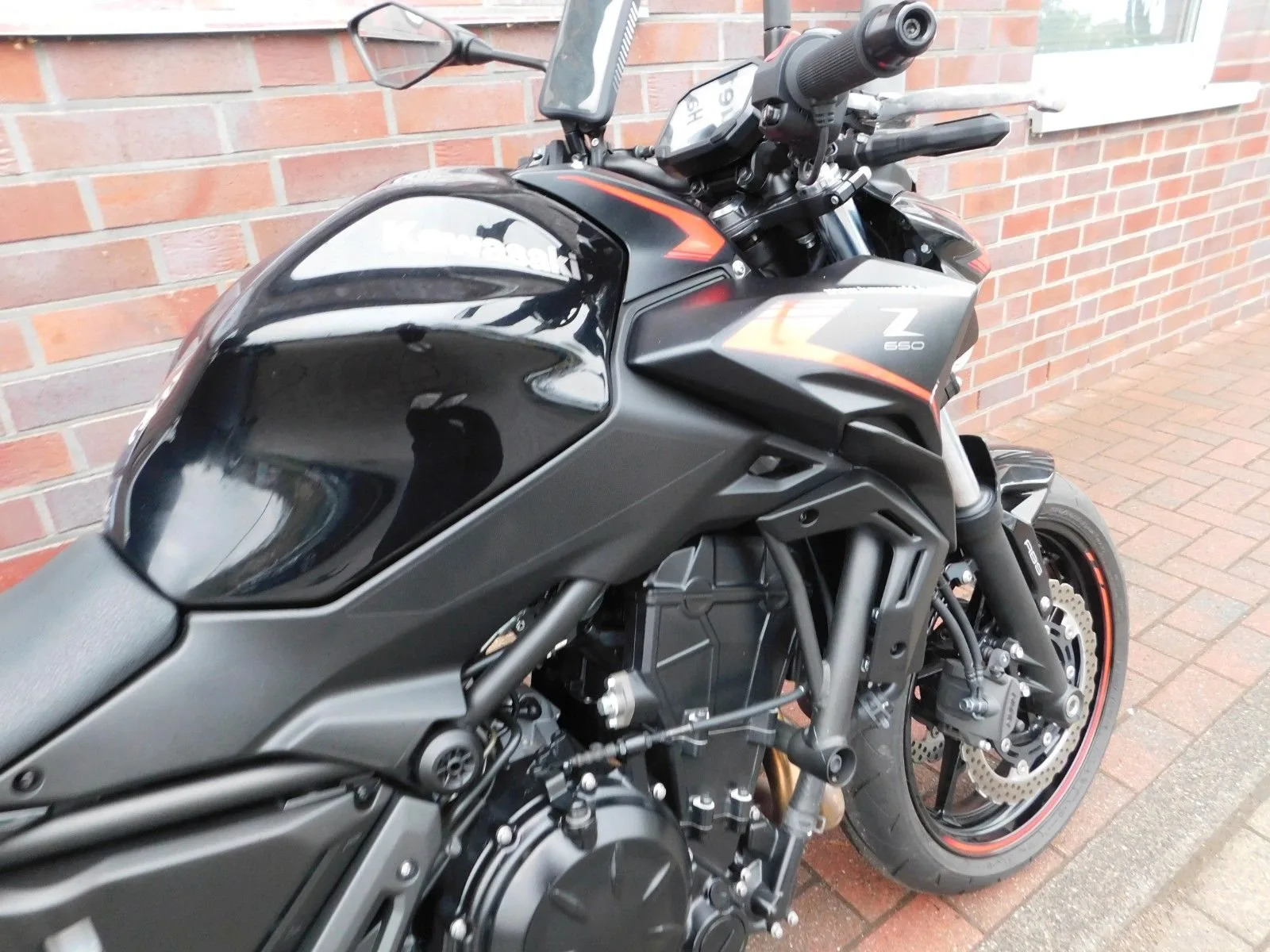 Kawasaki Z650 ABS 1 Hand