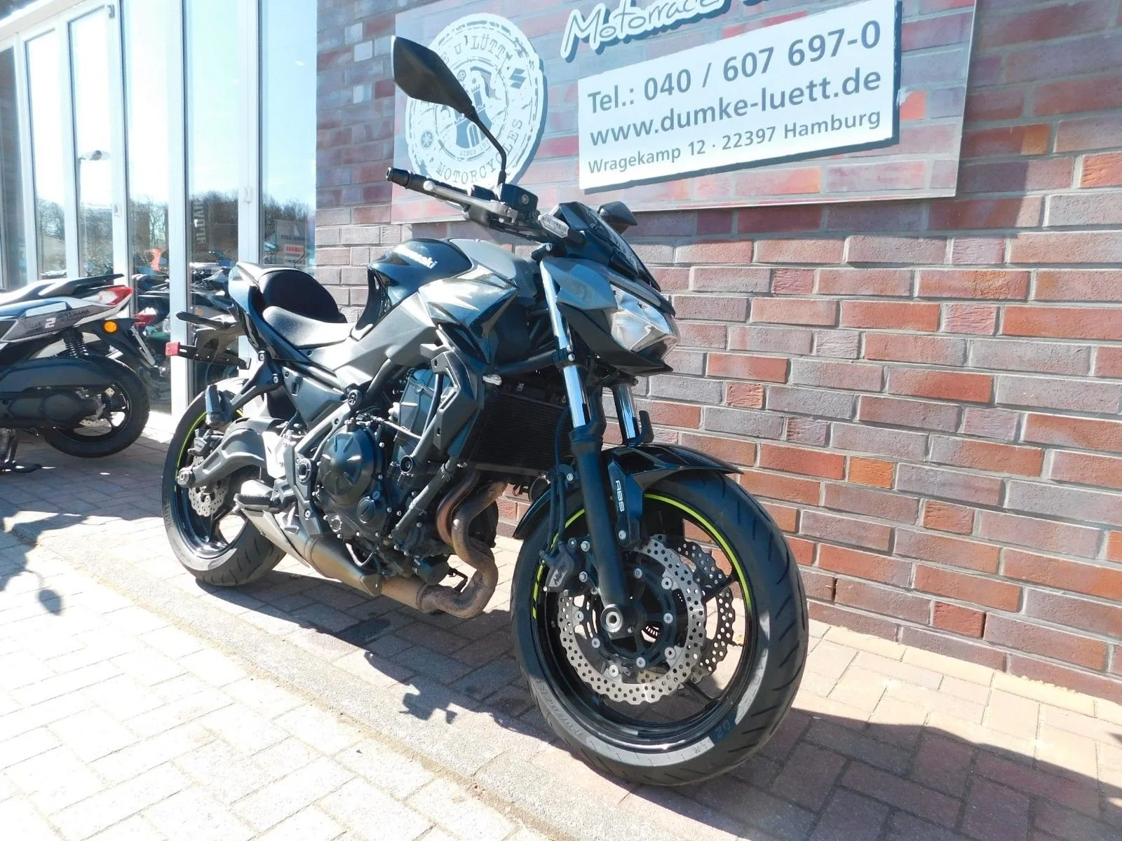 Kawasaki Z650 ABS 1 Hand