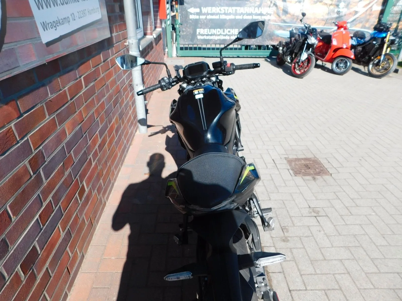 Kawasaki Z650 ABS 1 Hand