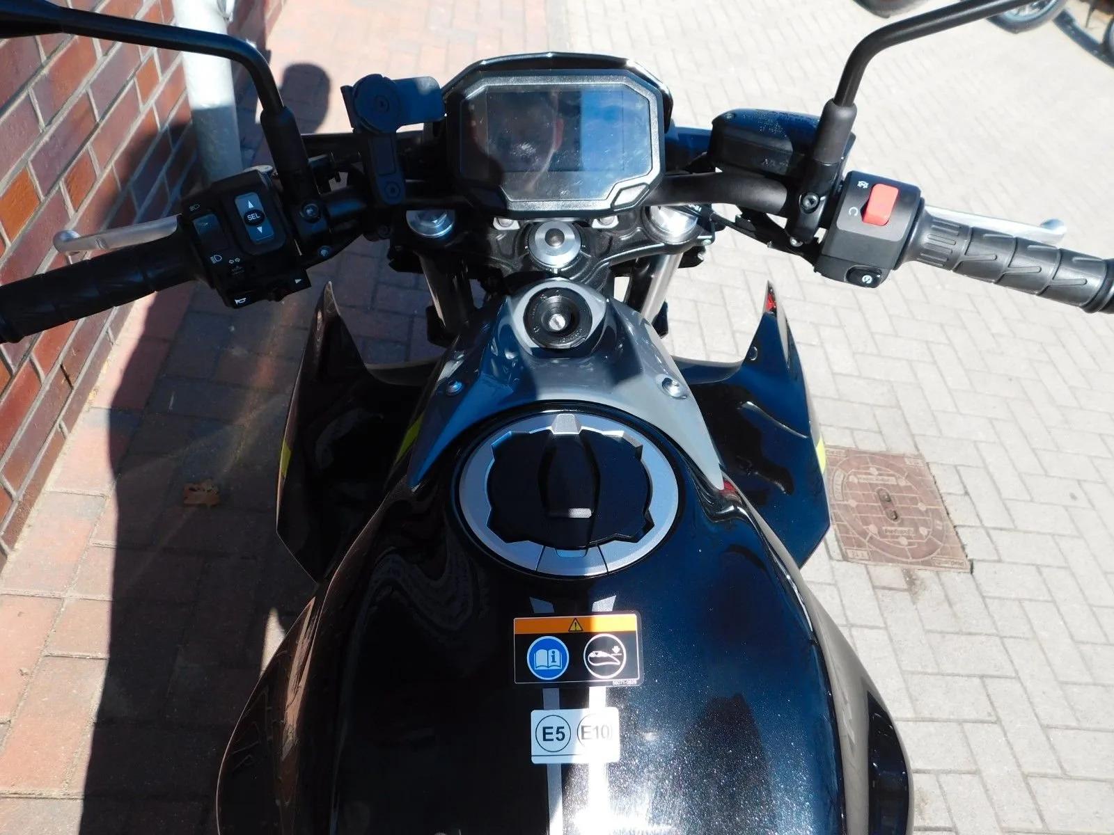 Kawasaki Z650 ABS 1 Hand