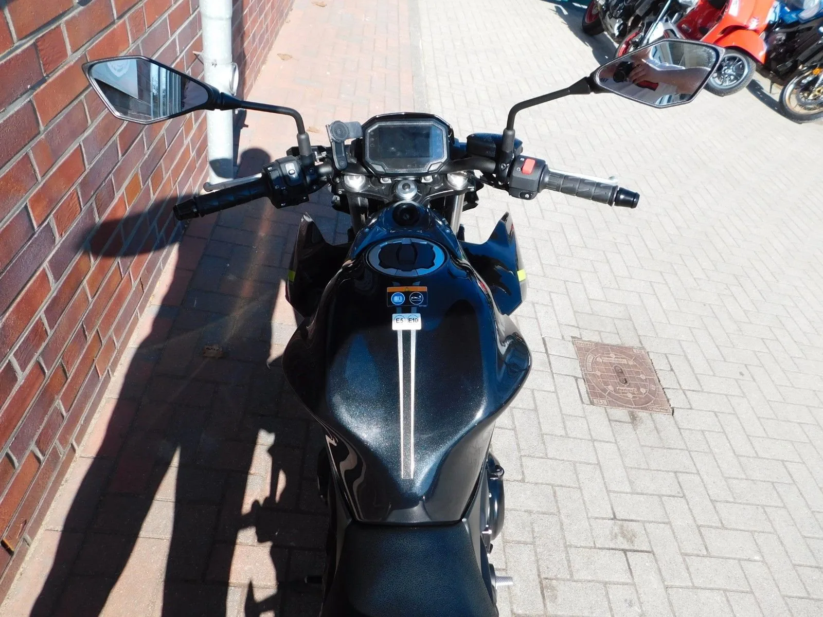 Kawasaki Z650 ABS 1 Hand