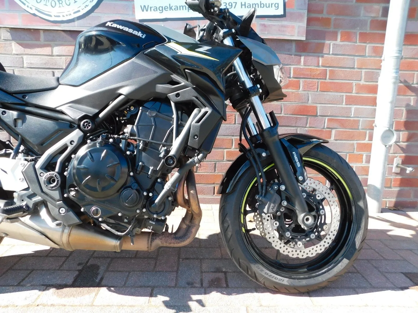 Kawasaki Z650 ABS 1 Hand