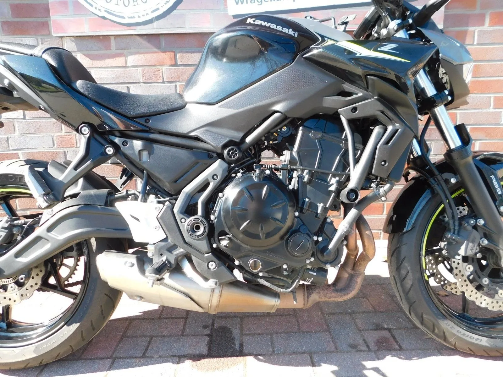 Kawasaki Z650 ABS 1 Hand