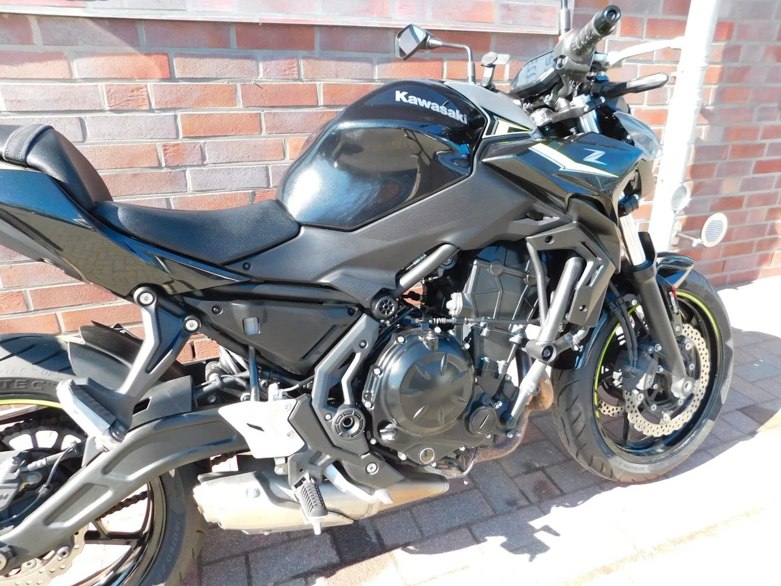 Kawasaki Z650 ABS 1 Hand