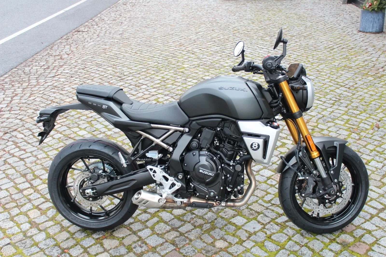 Suzuki GSX-8T