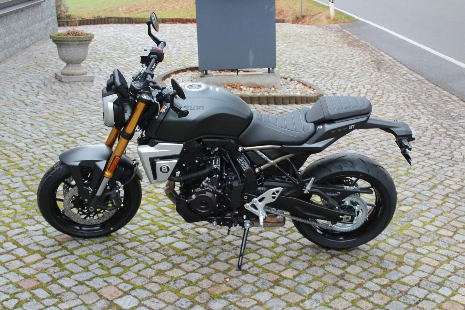 Suzuki GSX-8T