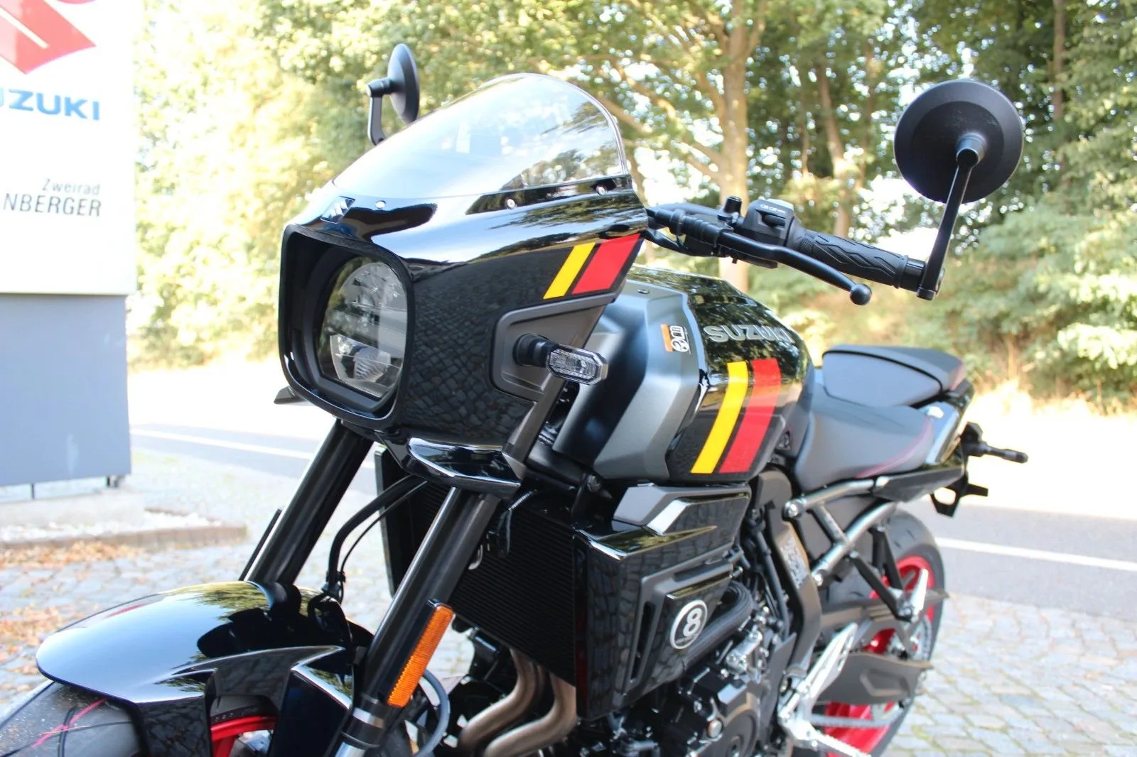 Suzuki GSX-8T
