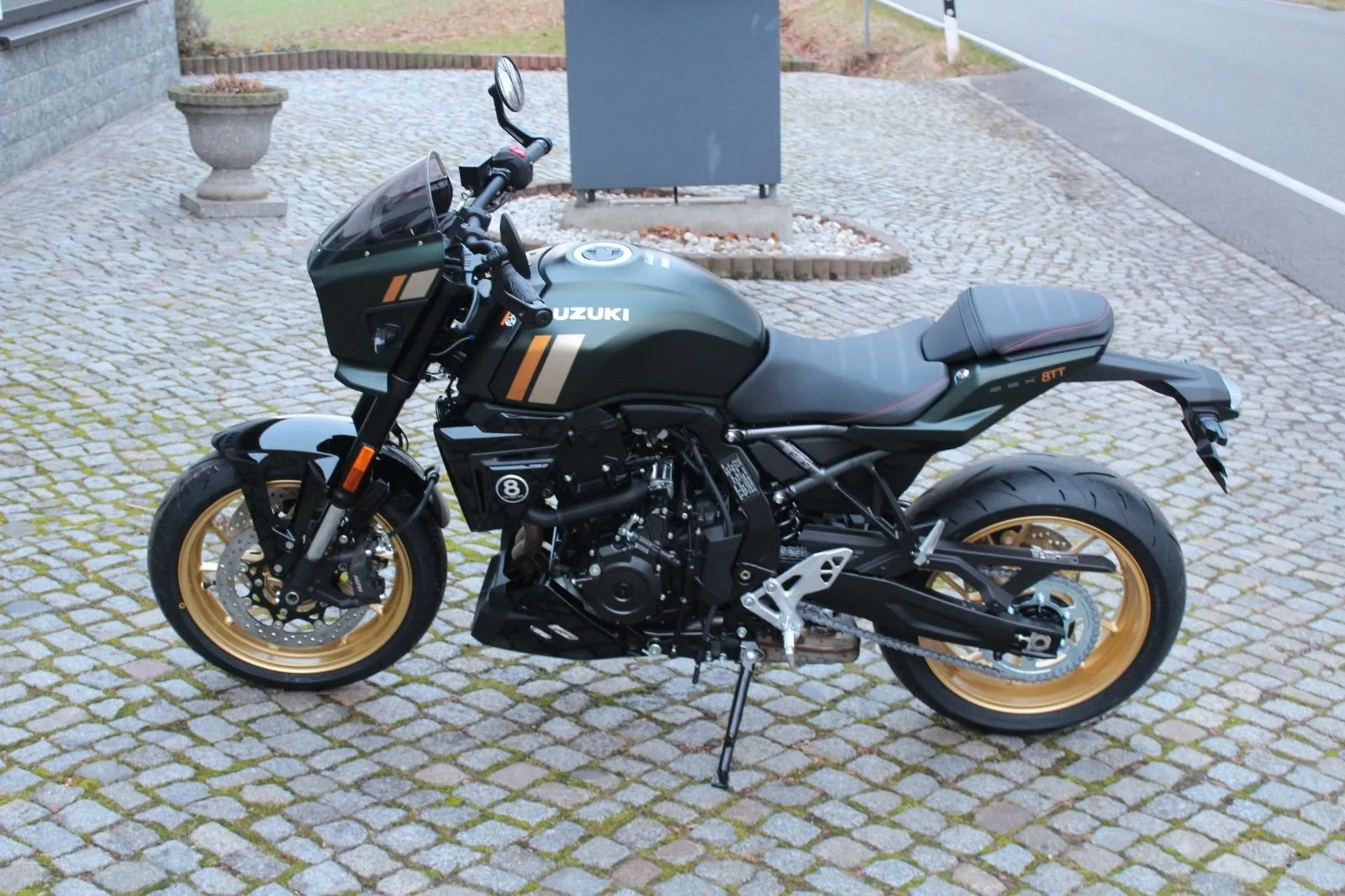 Suzuki GSX-8T
