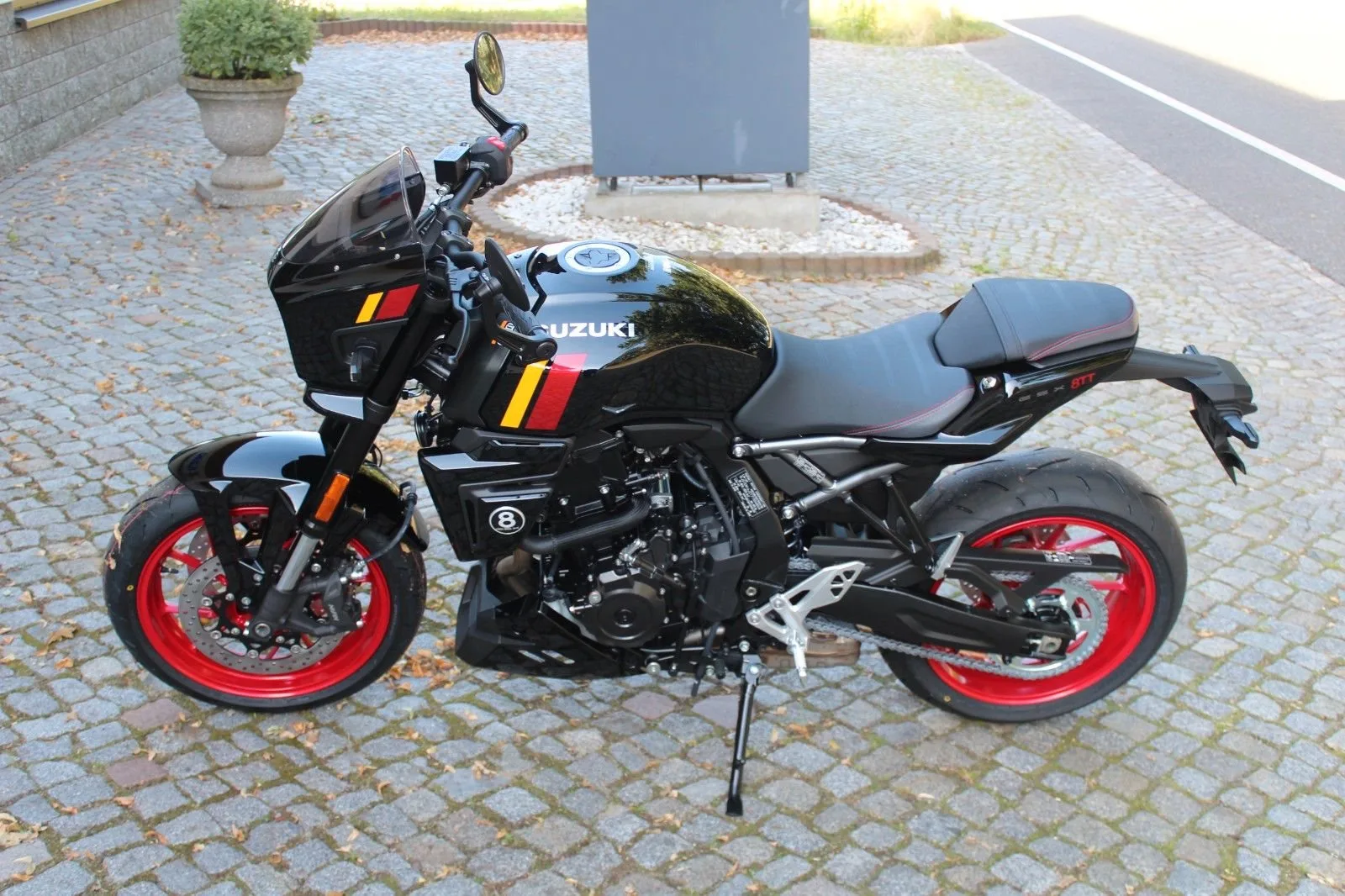 Suzuki GSX-8T