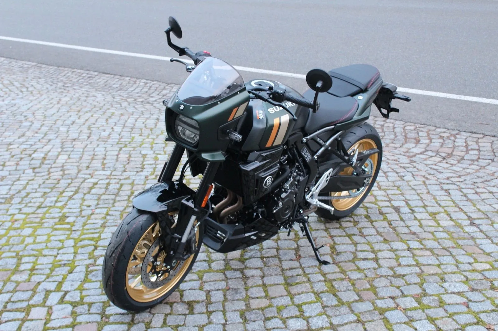 Suzuki GSX-8T