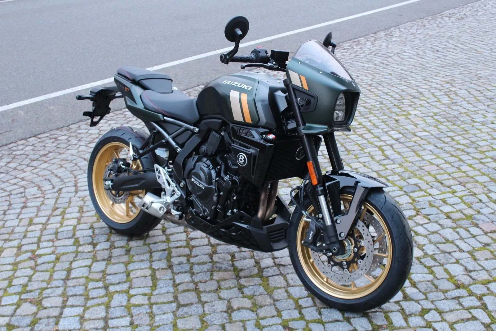 Suzuki GSX-8T