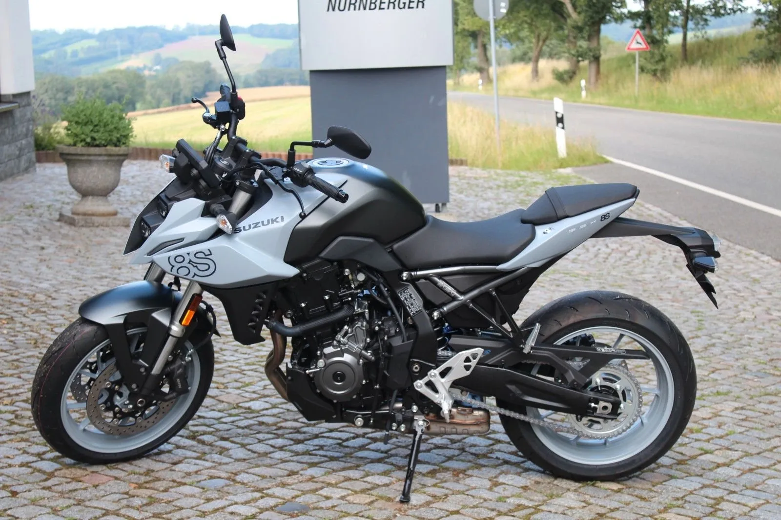 Suzuki GSX-8S