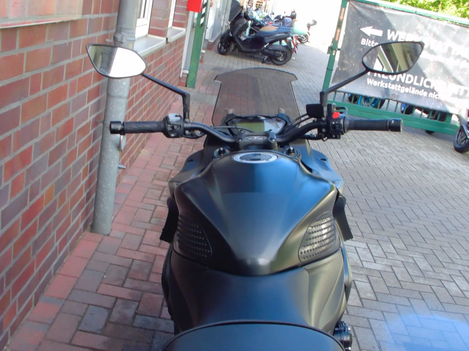Suzuki GSX-S1000F GSX-S 1000 F ABS 1. Hand