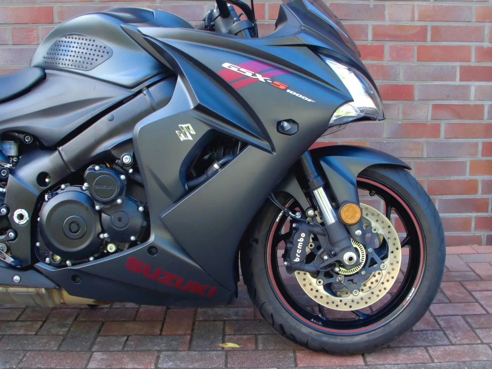 Suzuki GSX-S1000F GSX-S 1000 F ABS 1. Hand