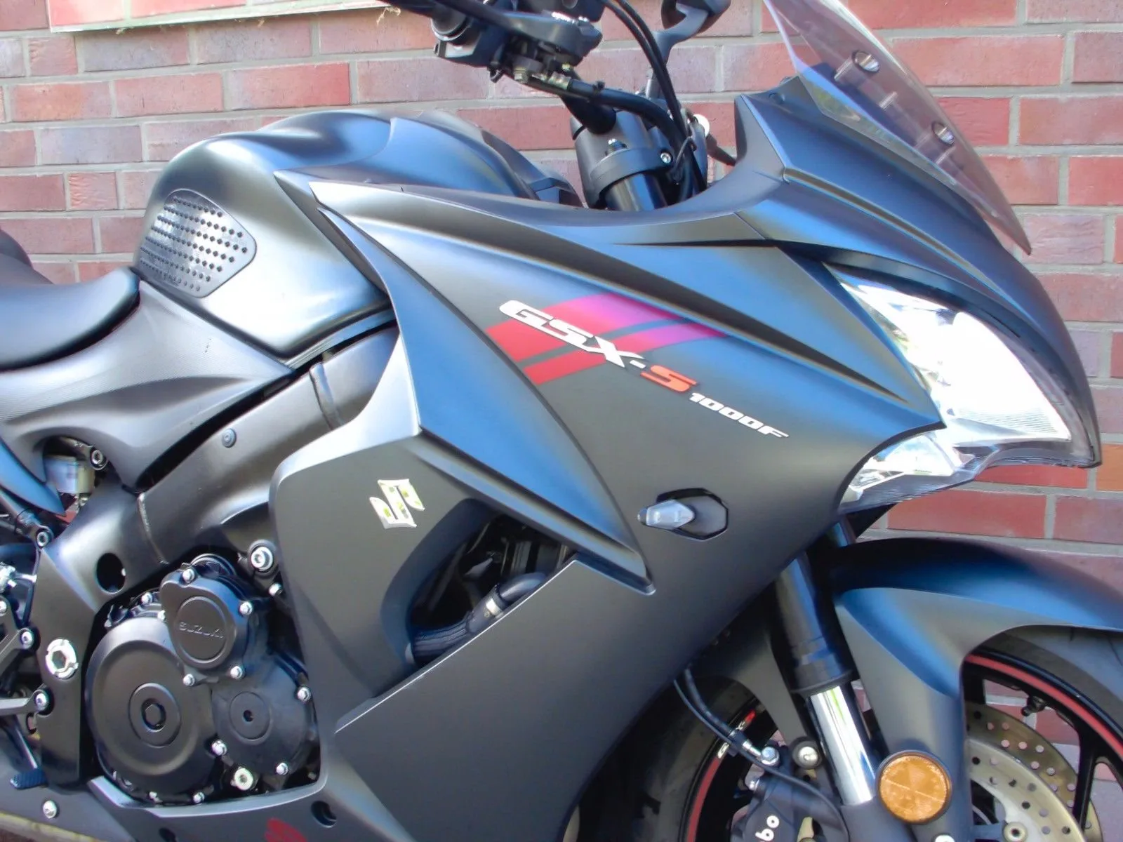 Suzuki GSX-S1000F GSX-S 1000 F ABS 1. Hand