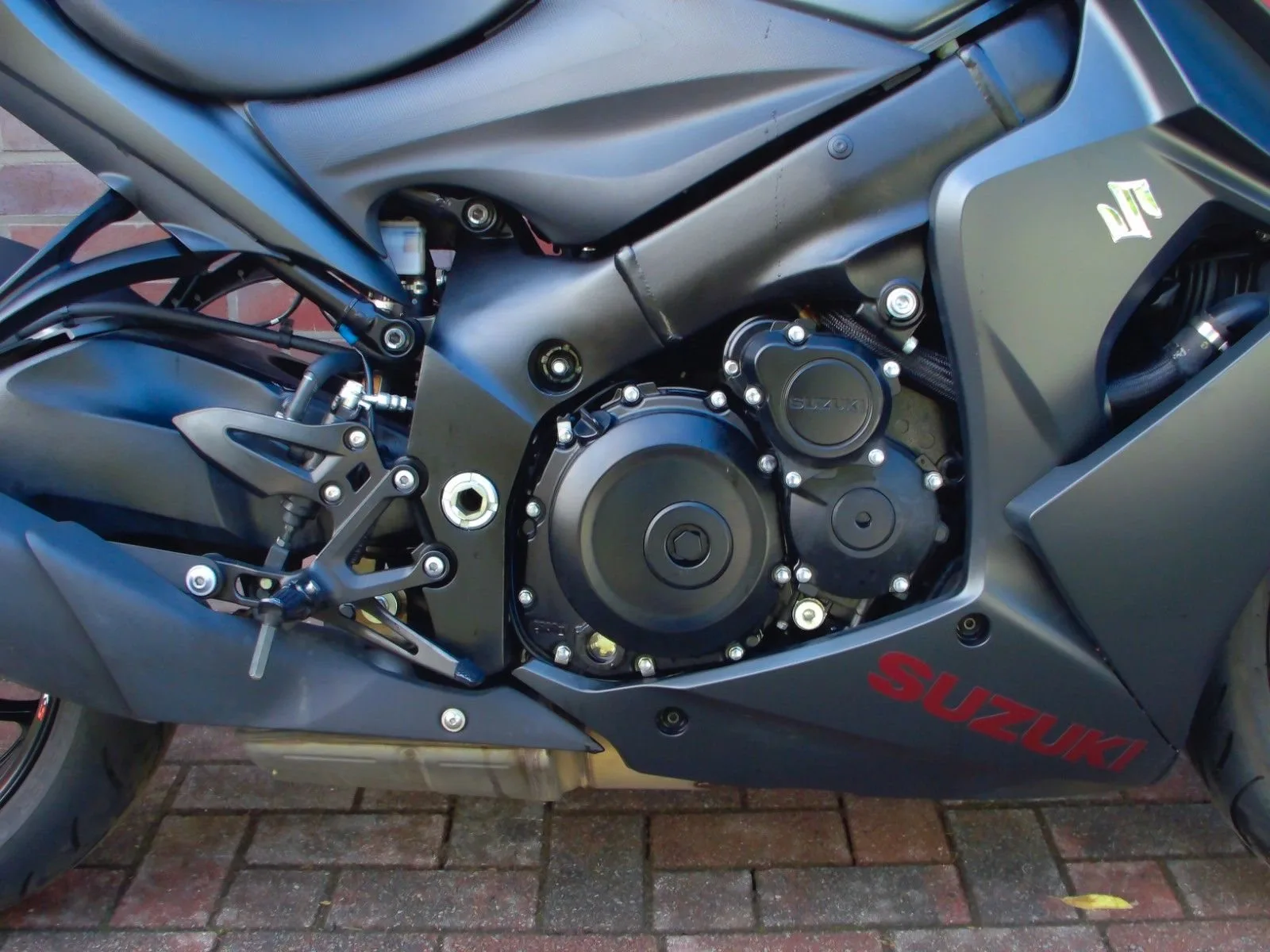 Suzuki GSX-S1000F GSX-S 1000 F ABS 1. Hand