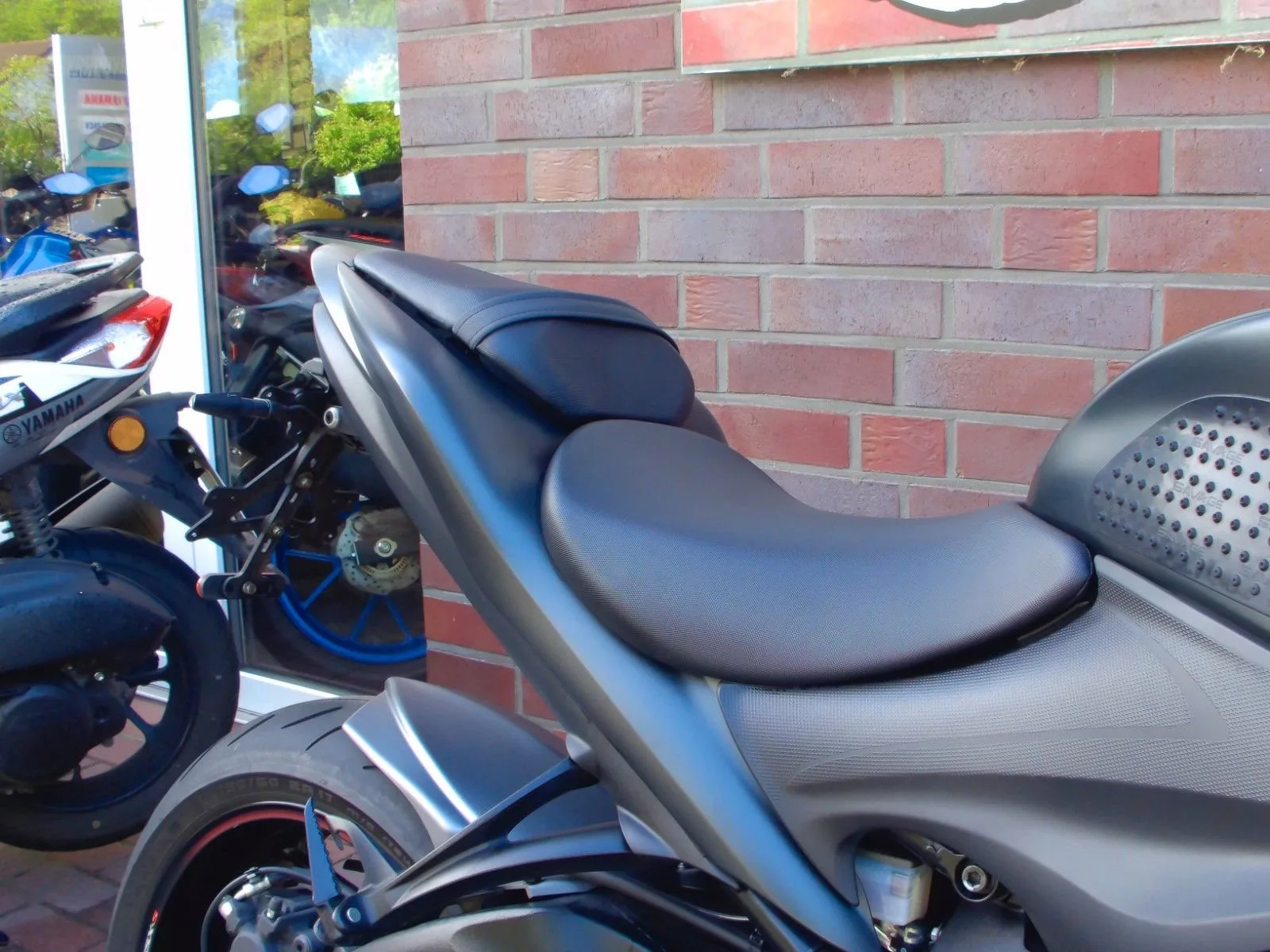Suzuki GSX-S1000F GSX-S 1000 F ABS 1. Hand