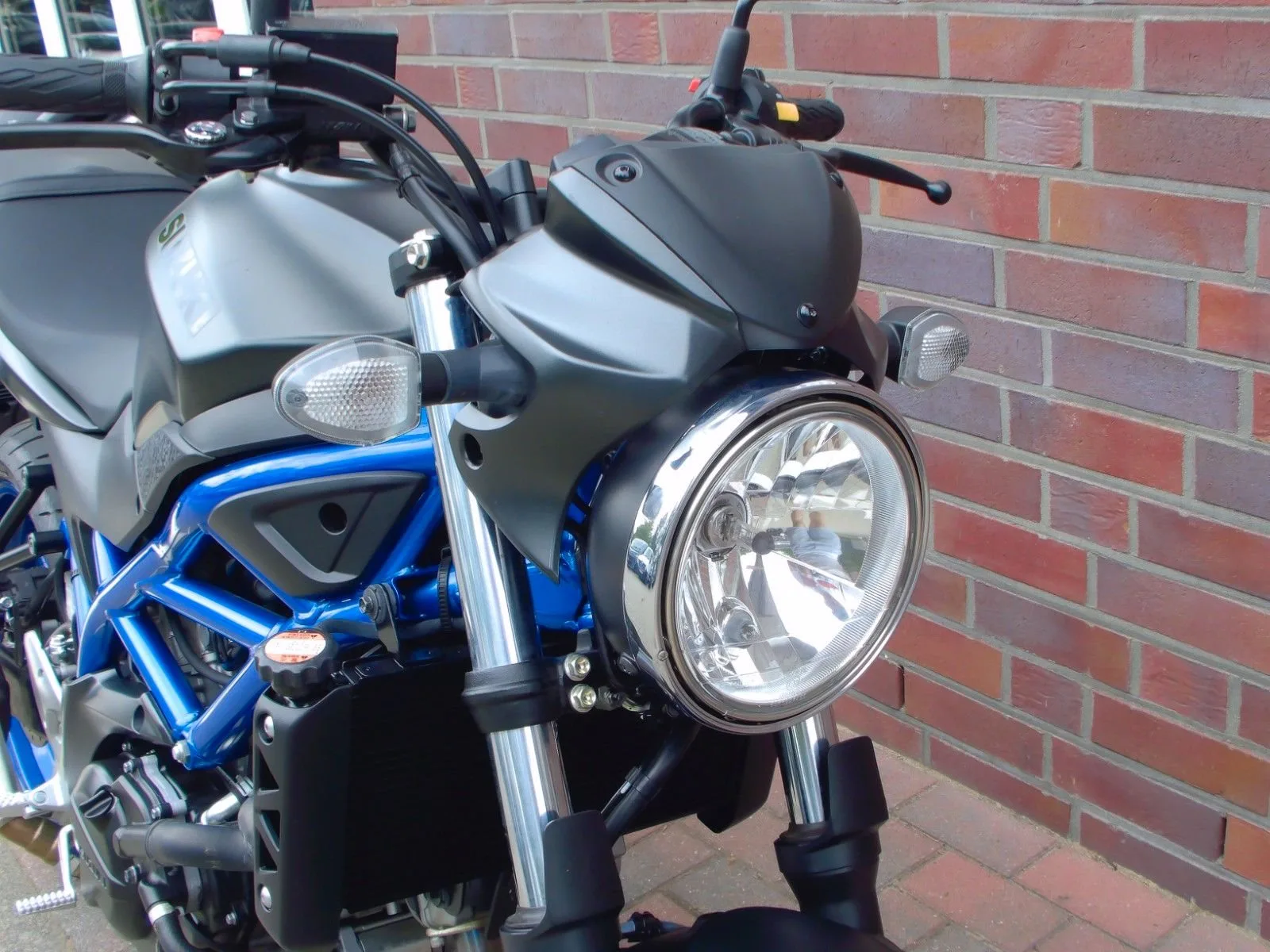 Suzuki SV650 ABS 1. Hand