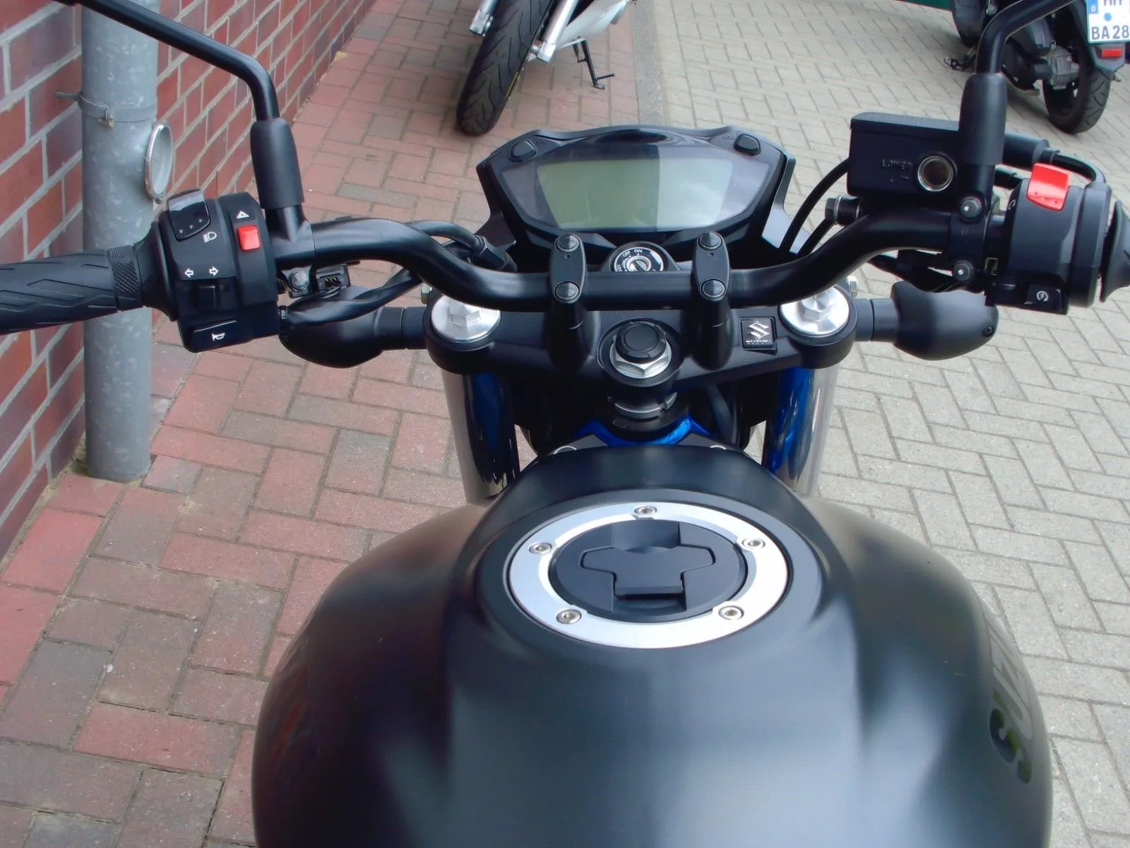 Suzuki SV650 ABS 1. Hand