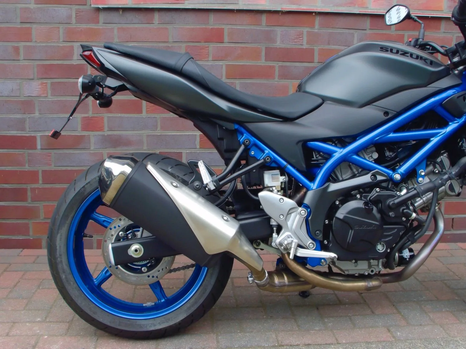 Suzuki SV650 ABS 1. Hand