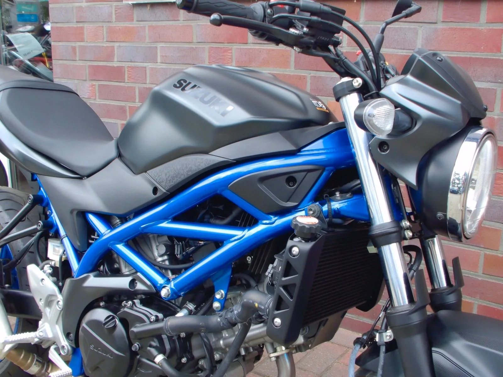 Suzuki SV650 ABS 1. Hand