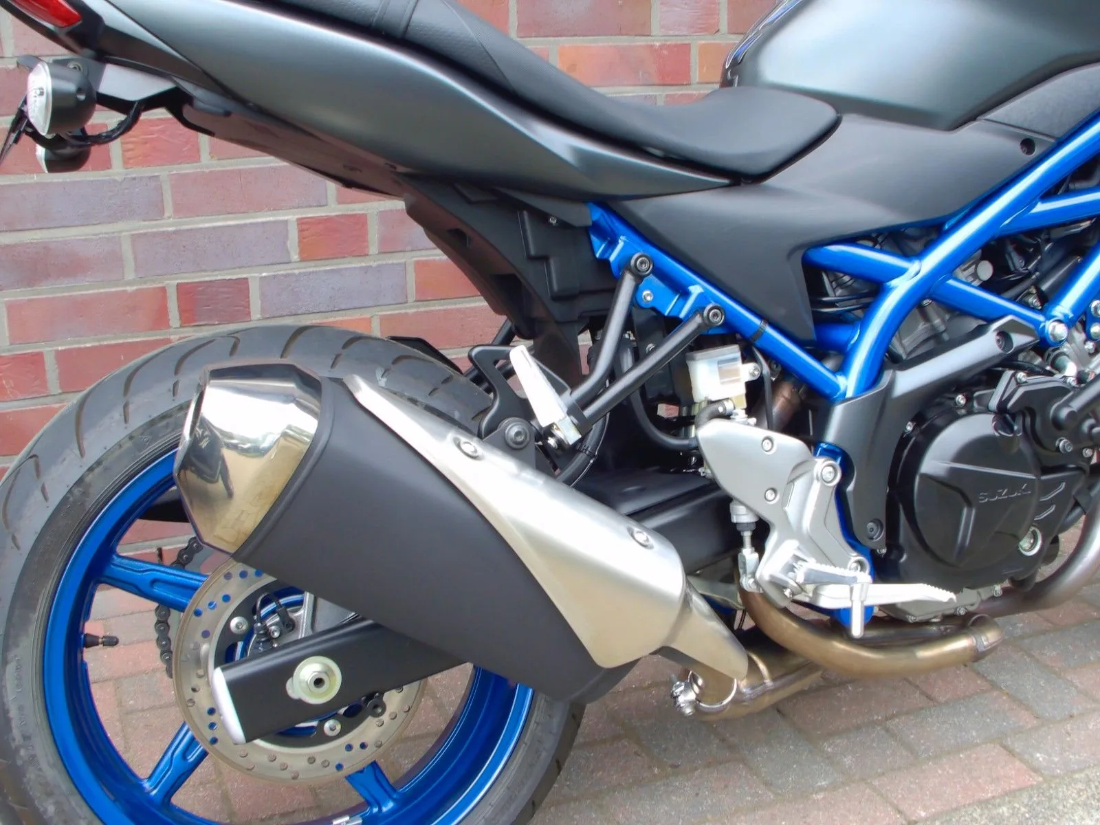 Suzuki SV650 ABS 1. Hand