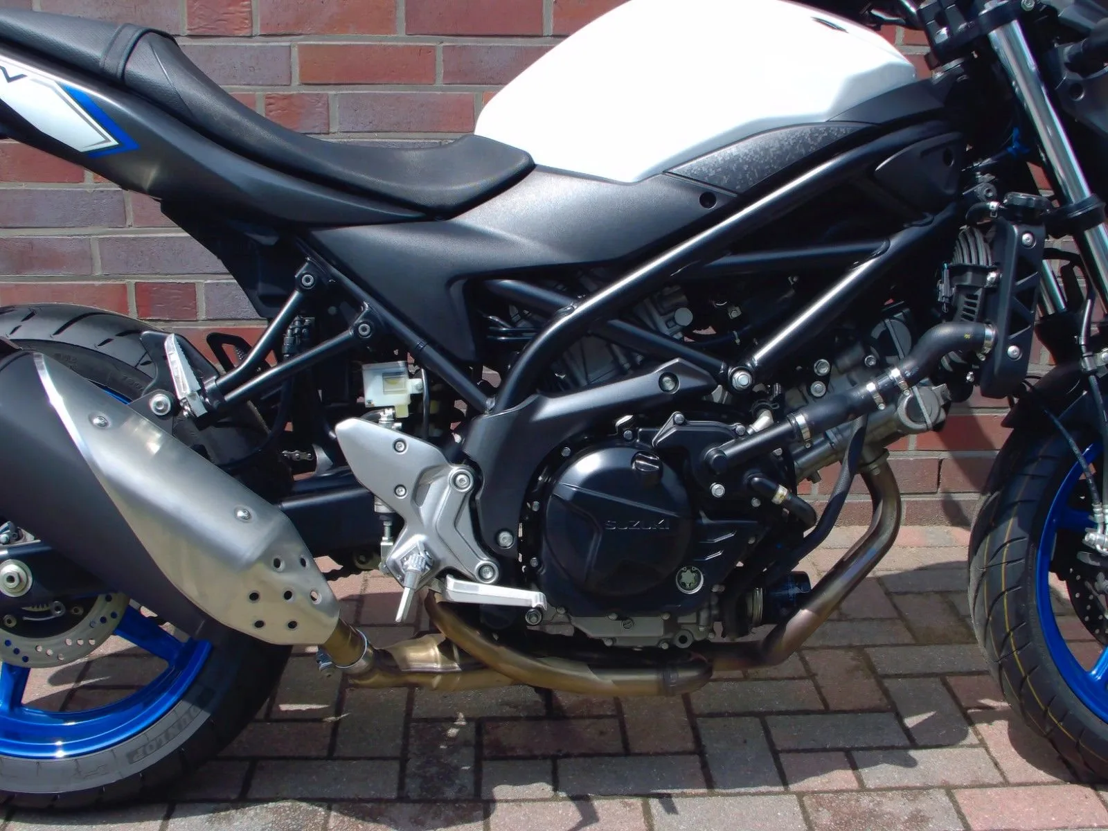 Suzuki SV650 ABS 1. Hand