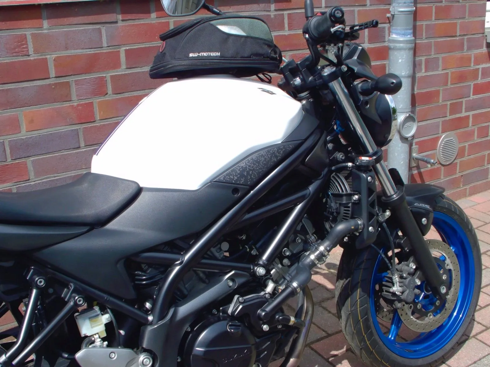 Suzuki SV650 ABS 1. Hand