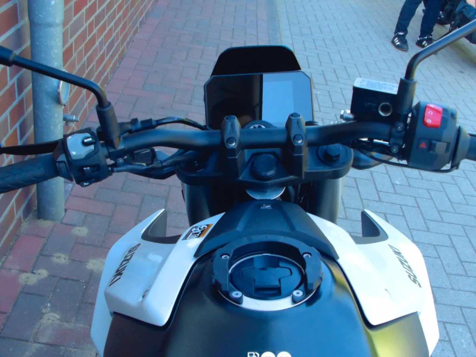 Suzuki GSX-8S ABS