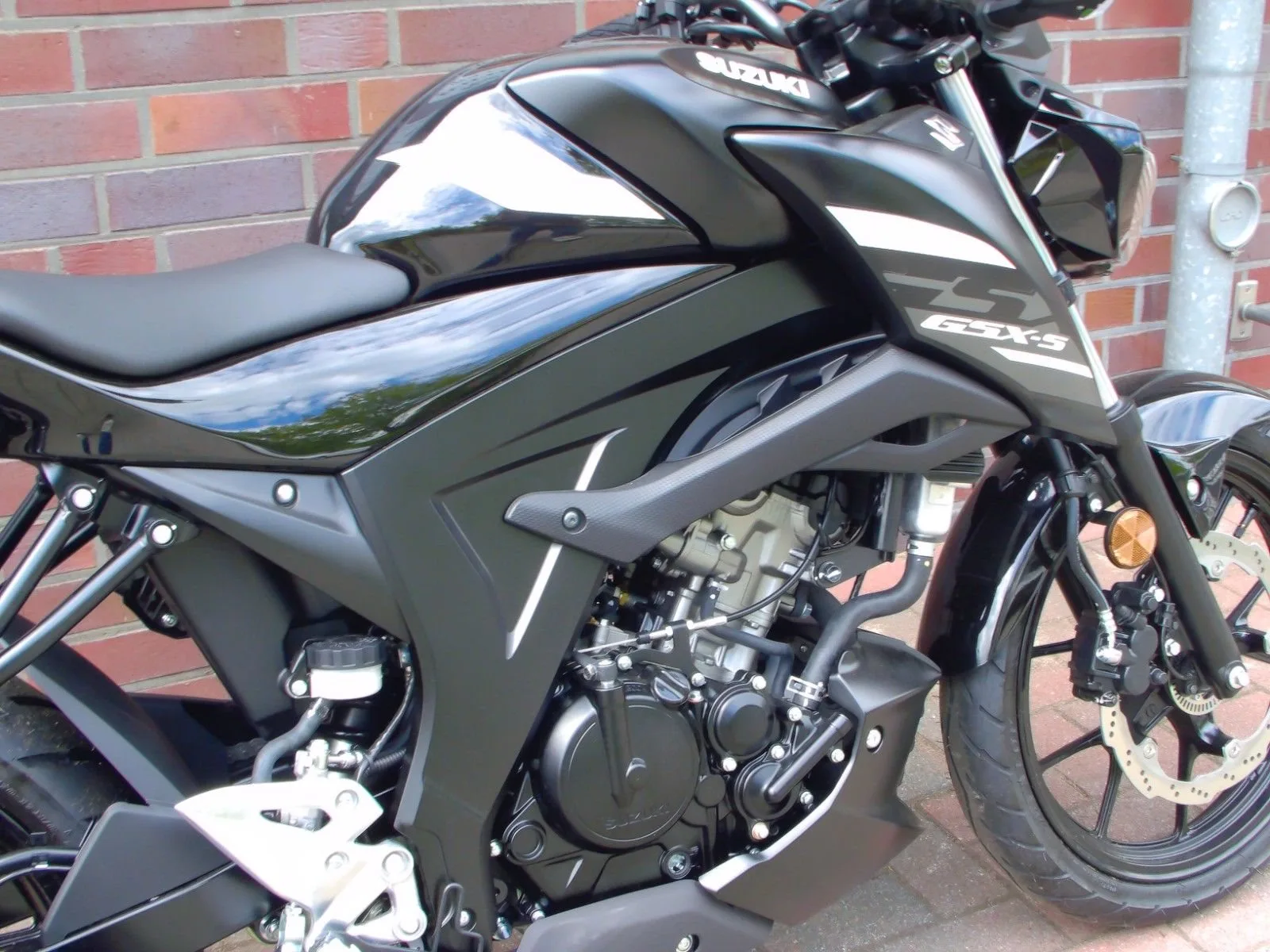 Suzuki GSX-S125