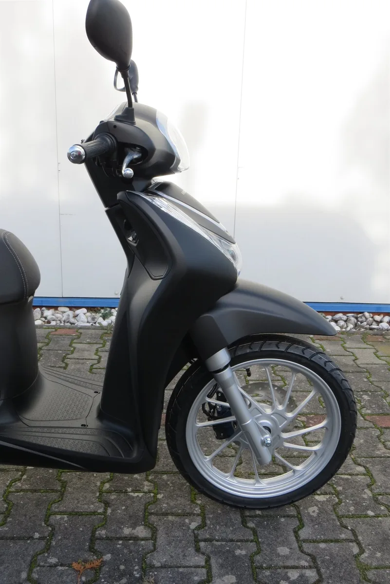 Honda SH Mode 125 Neu - Am Lager - Finanzierung ab 49,- € mtl.\*