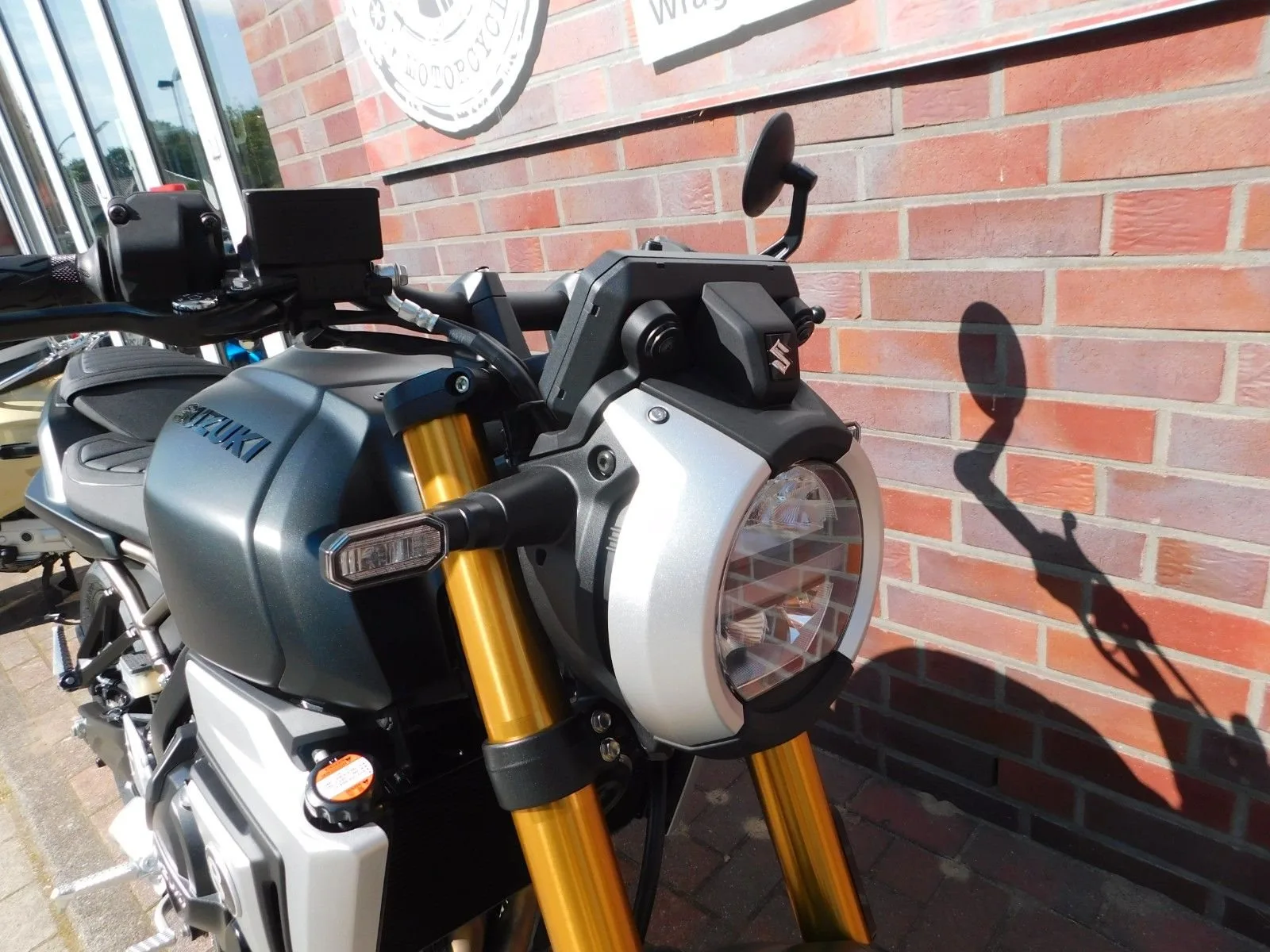 Suzuki GSX-8T