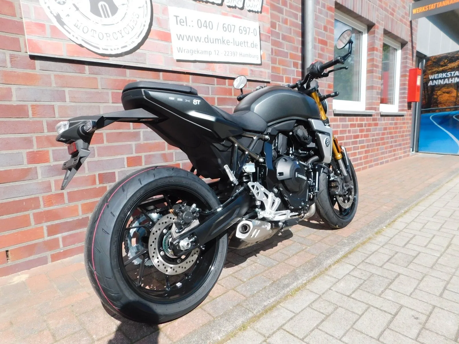 Suzuki GSX-8T