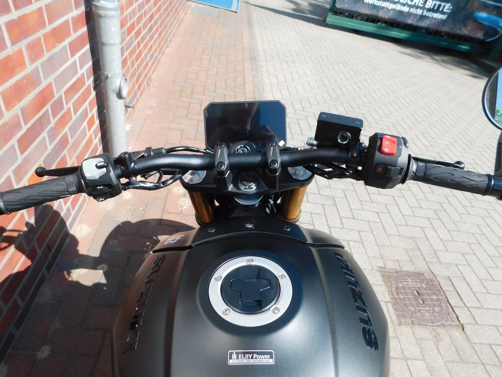 Suzuki GSX-8T