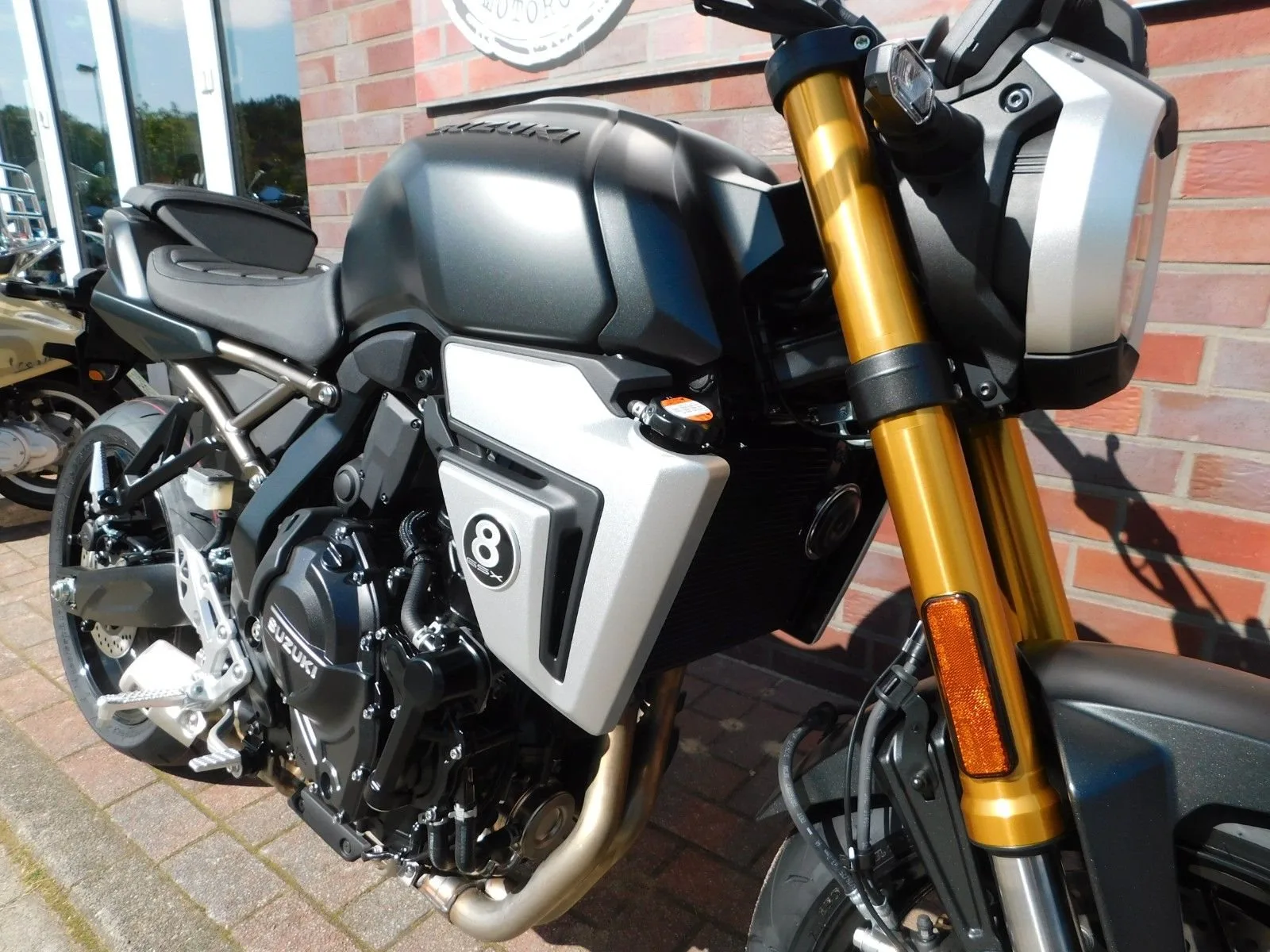 Suzuki GSX-8T