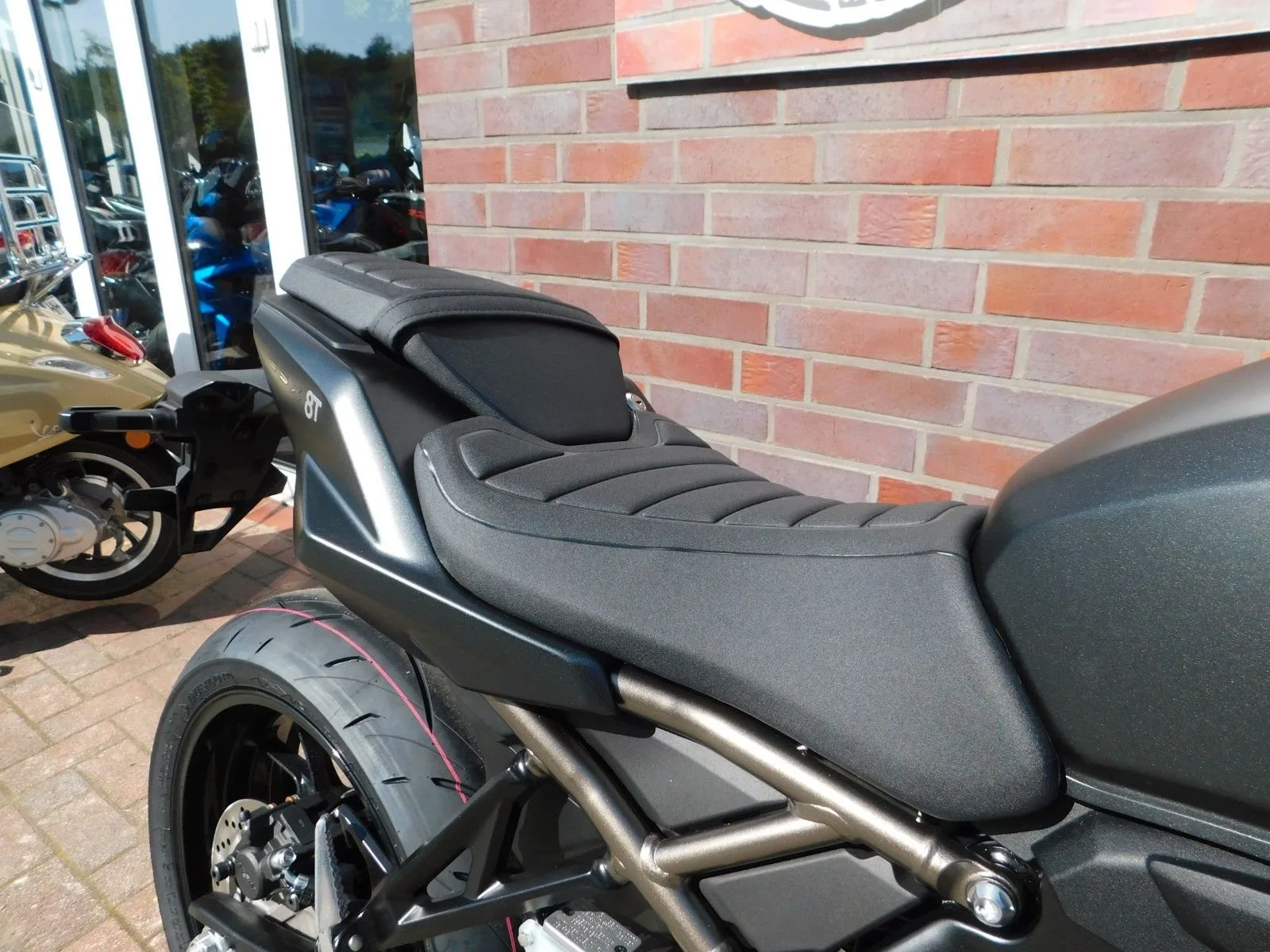Suzuki GSX-8T