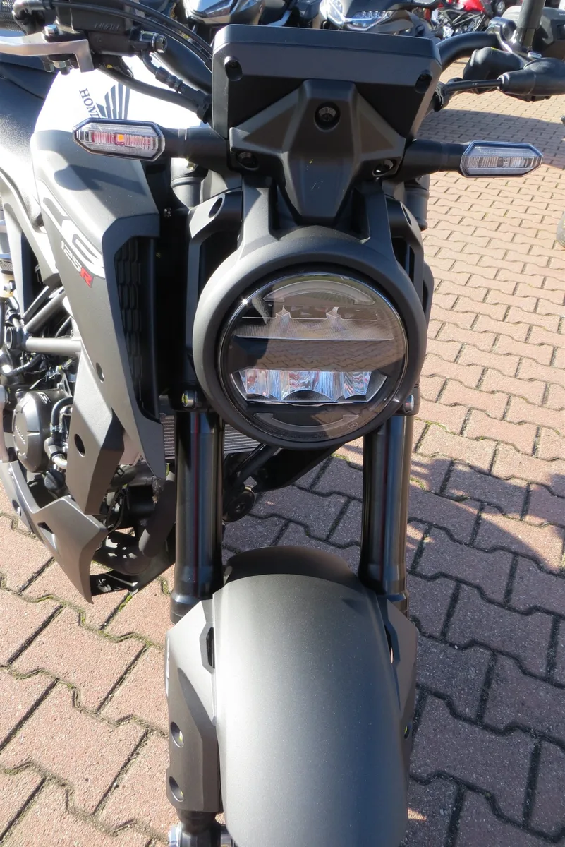Honda CB125R CBR125 - Neu - Finanzierung ab 79,- € mtl.\*
