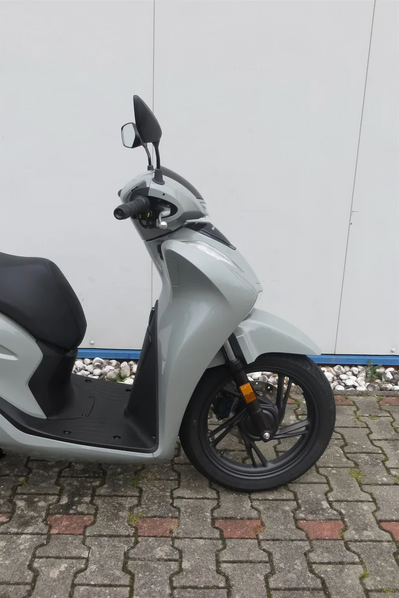 Honda SH125i inkl. Top Case - Finanzierung ab 65,- € mtl.\*