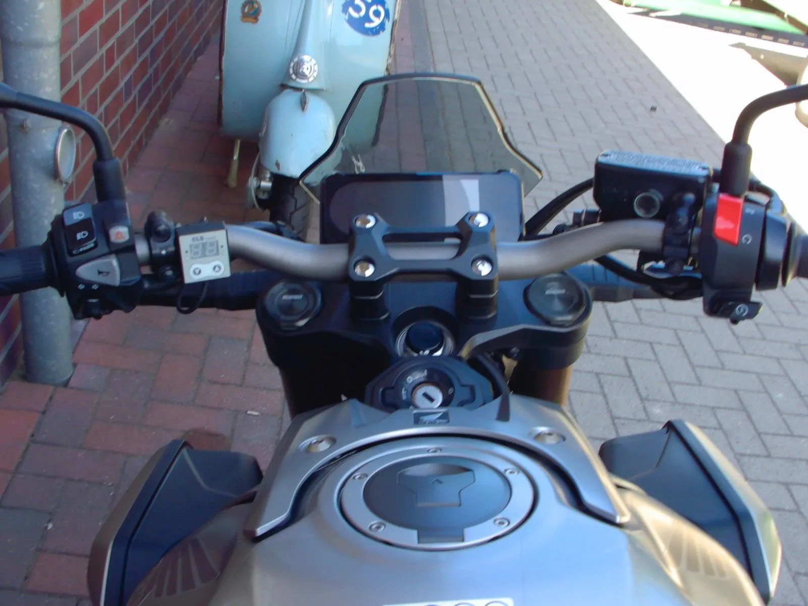 Honda CB650R CB 650 R ABS 1. Hand