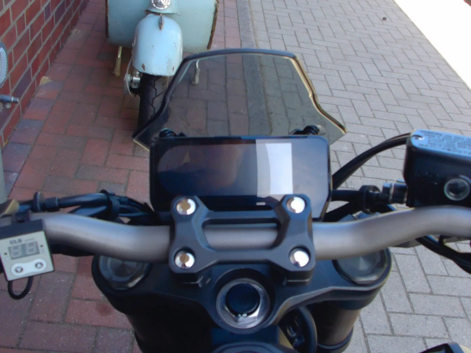 Honda CB650R CB 650 R ABS 1. Hand