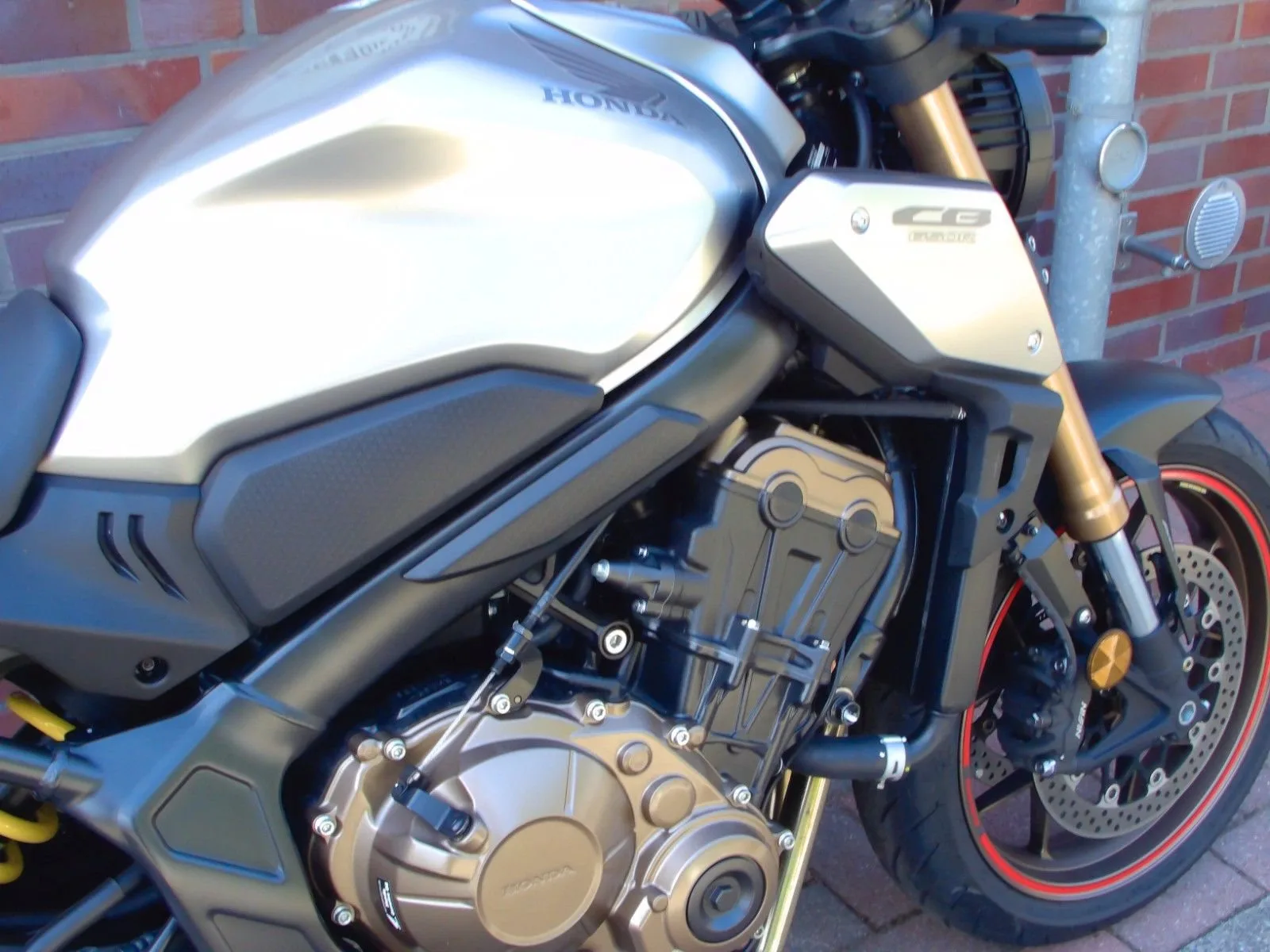 Honda CB650R CB 650 R ABS 1. Hand