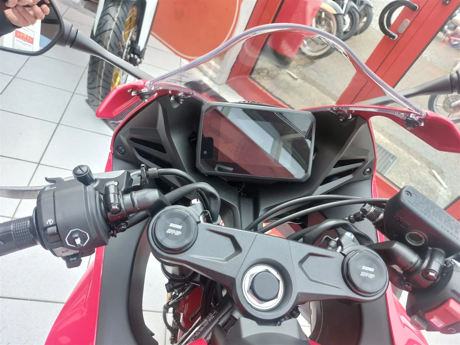 Honda CBR650R E-Clutch