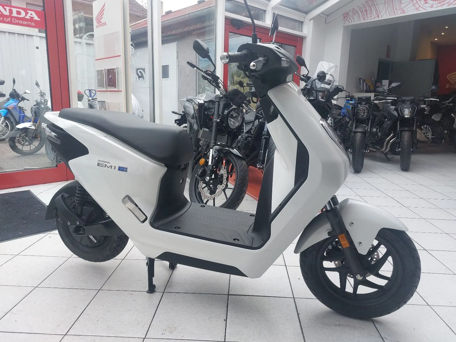 Honda EM1 e