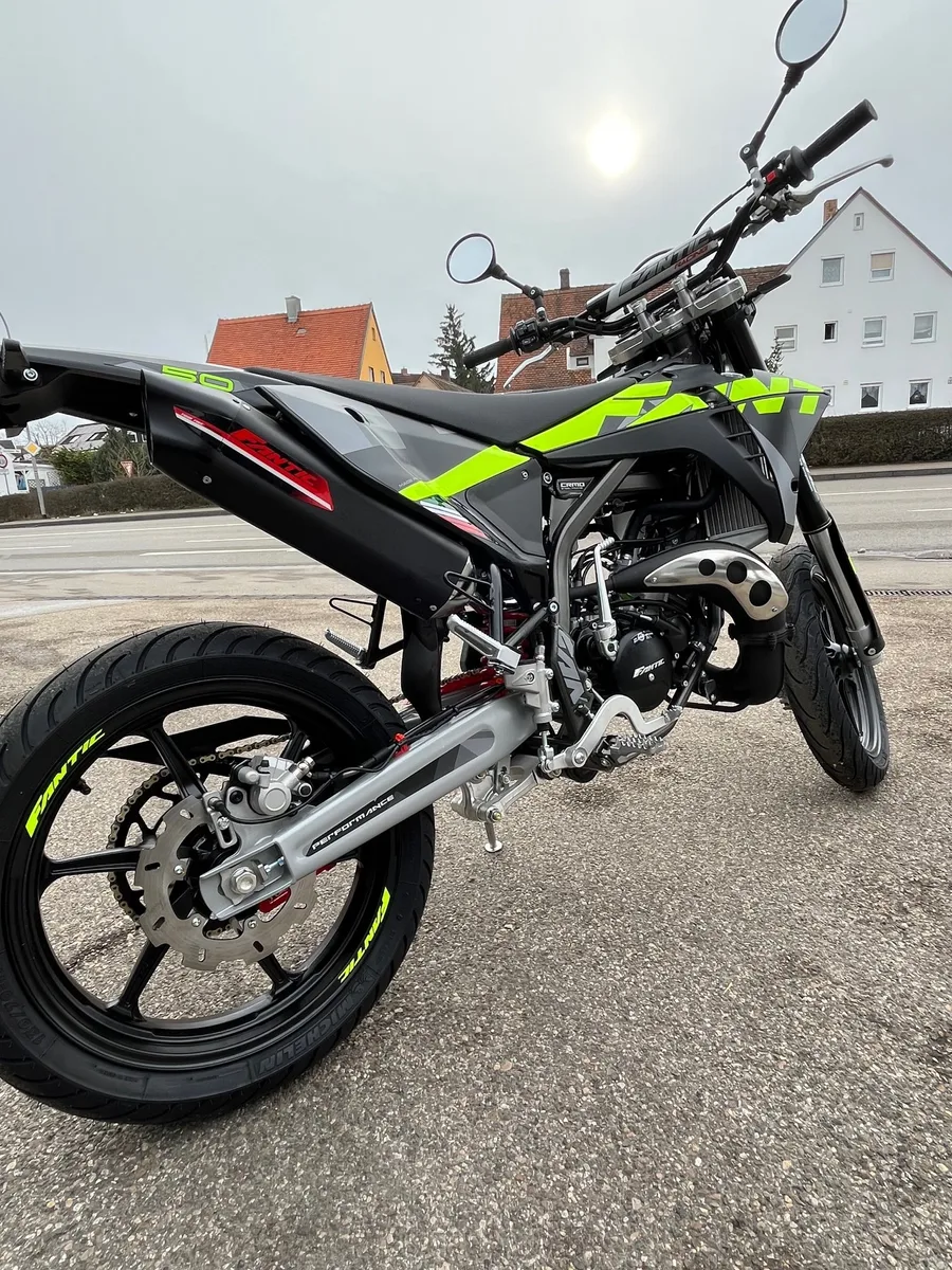 Fantic XM 50 Performance & Competition