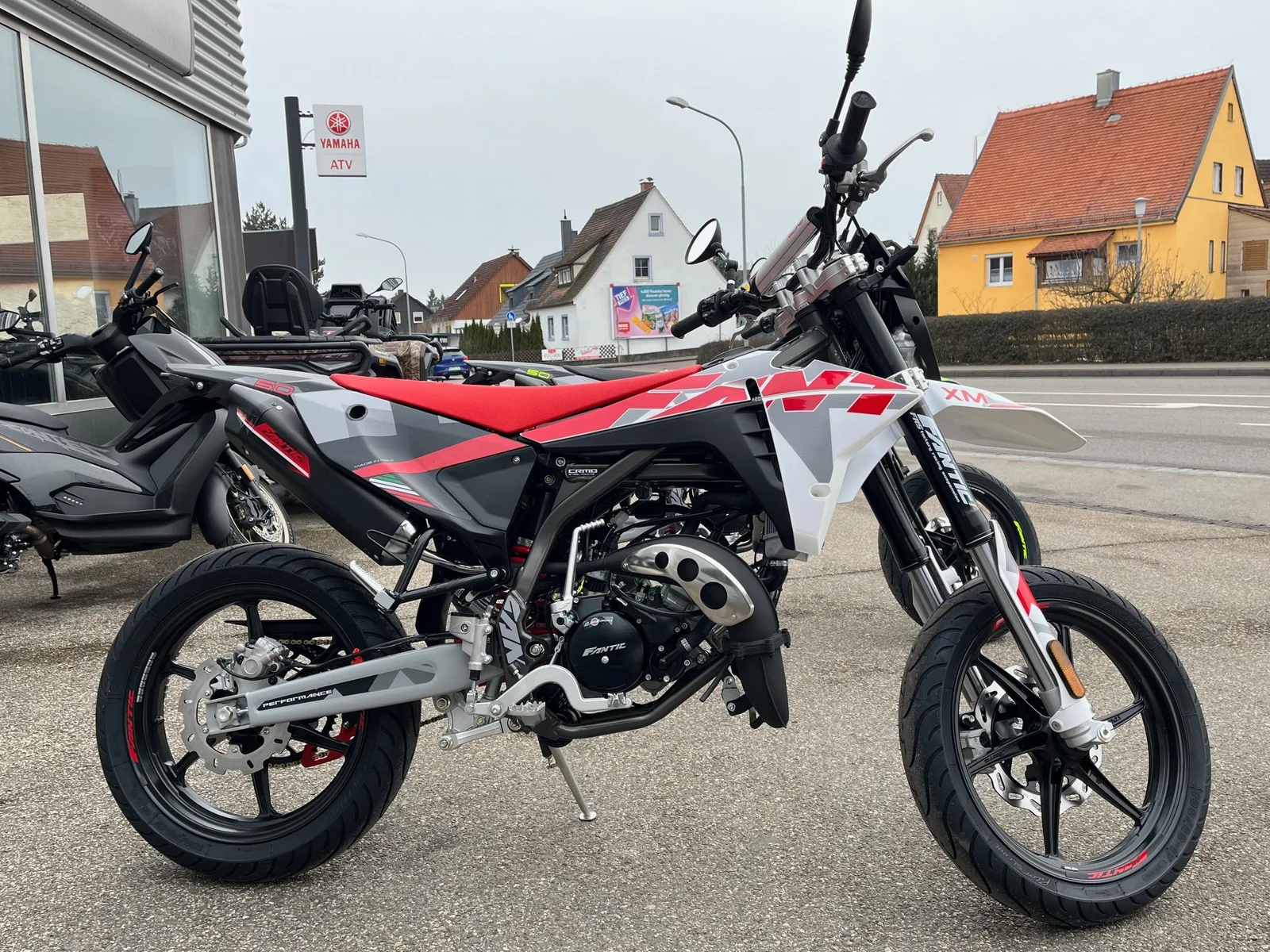 Fantic XM 50 Performance & Competition